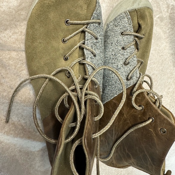 Keen Pale Olive Gargoyle Shoes - Keen Lace Up Boots in Brown, Olive Green and Gray with Modern Two-Tone Design.